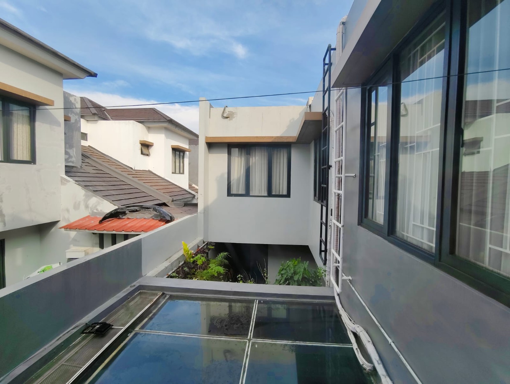 Rumah Mewah dekat Penabur Kota Wisata 