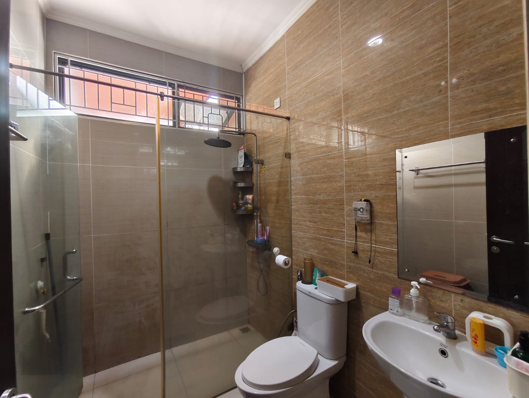 Rumah Mewah dekat Penabur Kota Wisata 