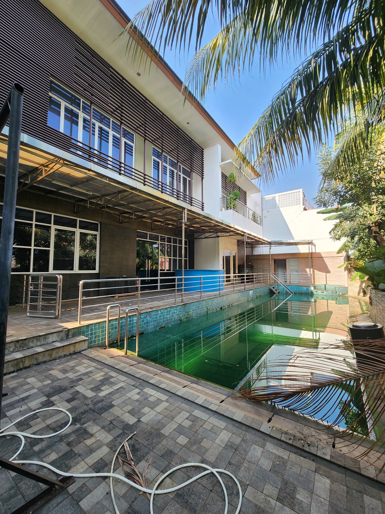 DIJUAL RUMAH 2 LANTAI SUPER LUAS DI KINTAMANI RAYA - KELAPA GADING BARAT, JAKARTA UTARA