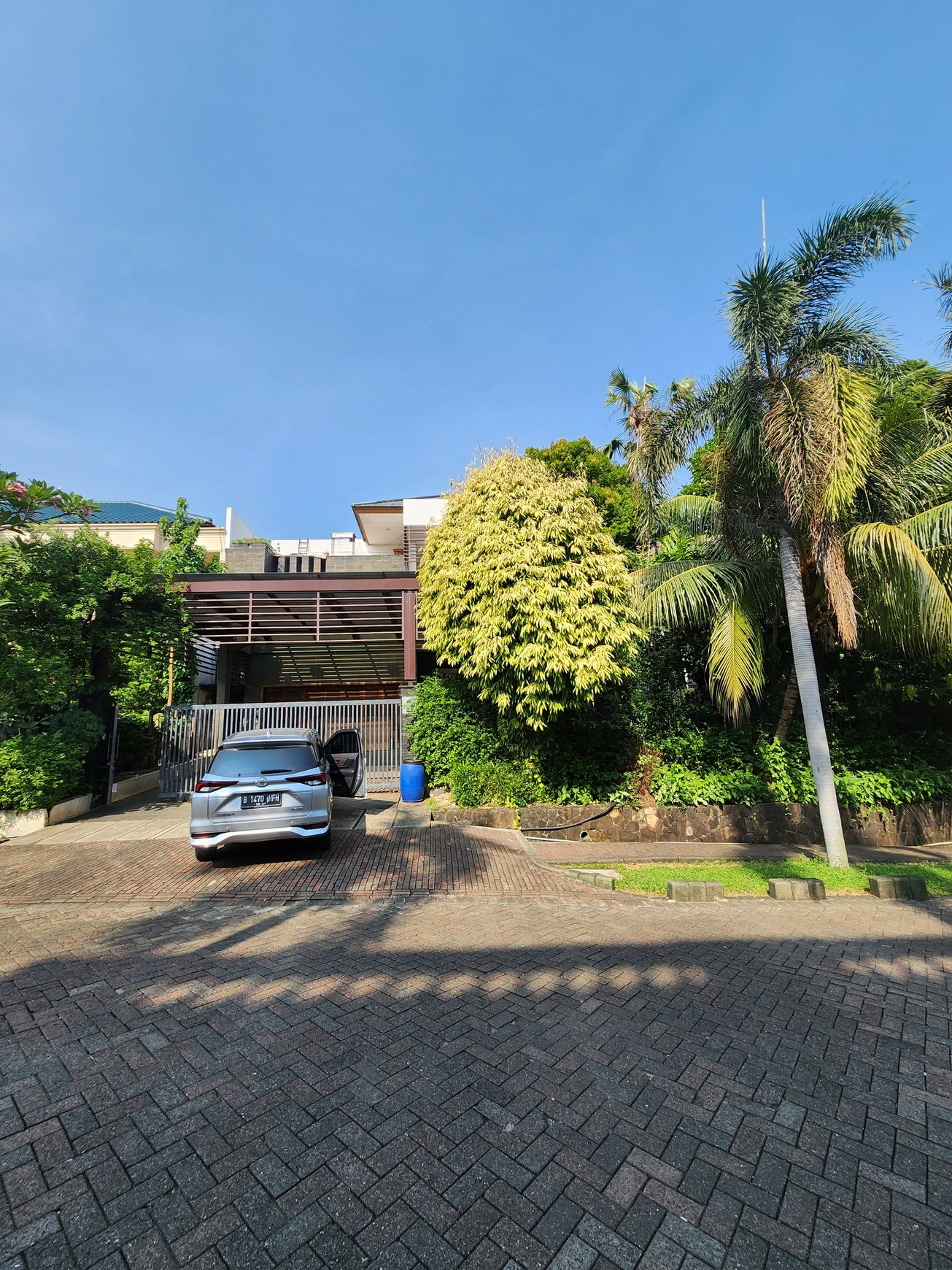 DIJUAL RUMAH 2 LANTAI SUPER LUAS DI KINTAMANI RAYA - KELAPA GADING BARAT, JAKARTA UTARA