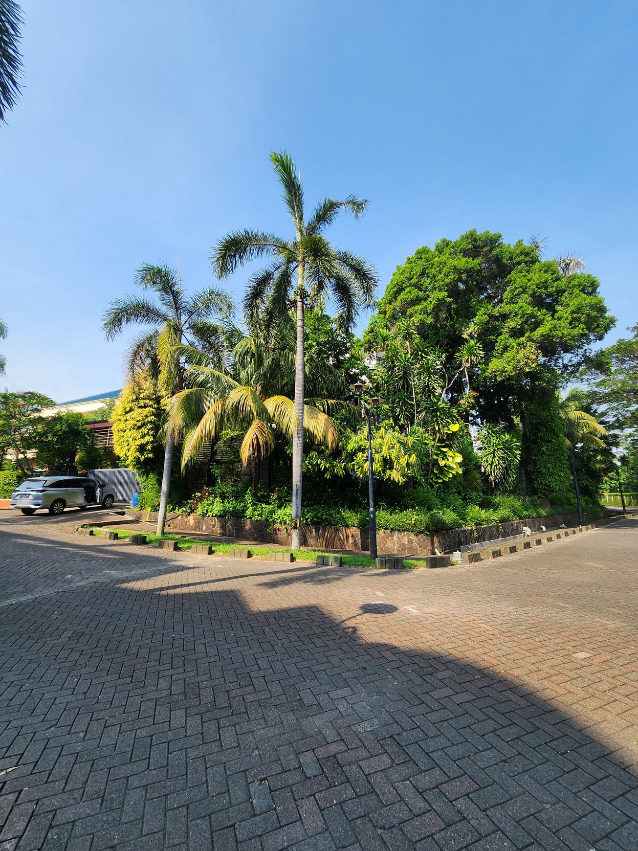 DIJUAL RUMAH 2 LANTAI SUPER LUAS DI KINTAMANI RAYA - KELAPA GADING BARAT, JAKARTA UTARA