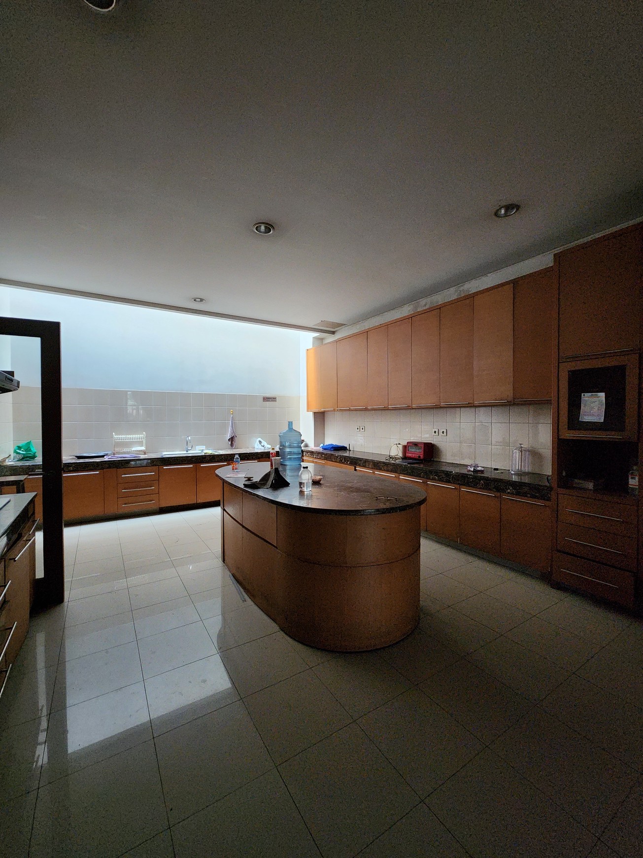 DIJUAL RUMAH 2 LANTAI SUPER LUAS DI KINTAMANI RAYA - KELAPA GADING BARAT, JAKARTA UTARA