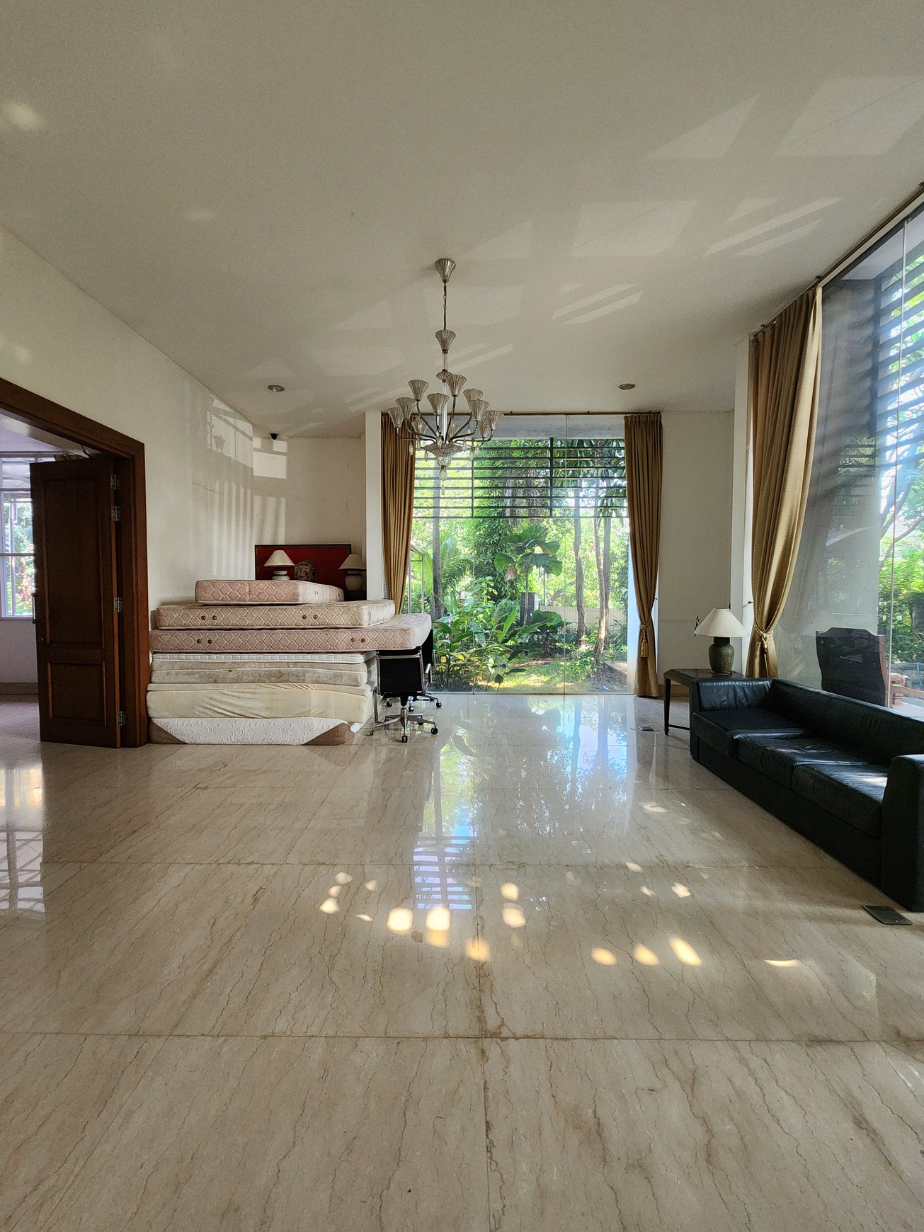 DIJUAL RUMAH 2 LANTAI SUPER LUAS DI KINTAMANI RAYA - KELAPA GADING BARAT, JAKARTA UTARA