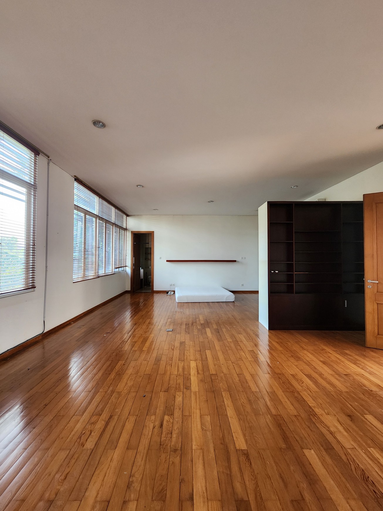DIJUAL RUMAH 2 LANTAI SUPER LUAS DI KINTAMANI RAYA - KELAPA GADING BARAT, JAKARTA UTARA