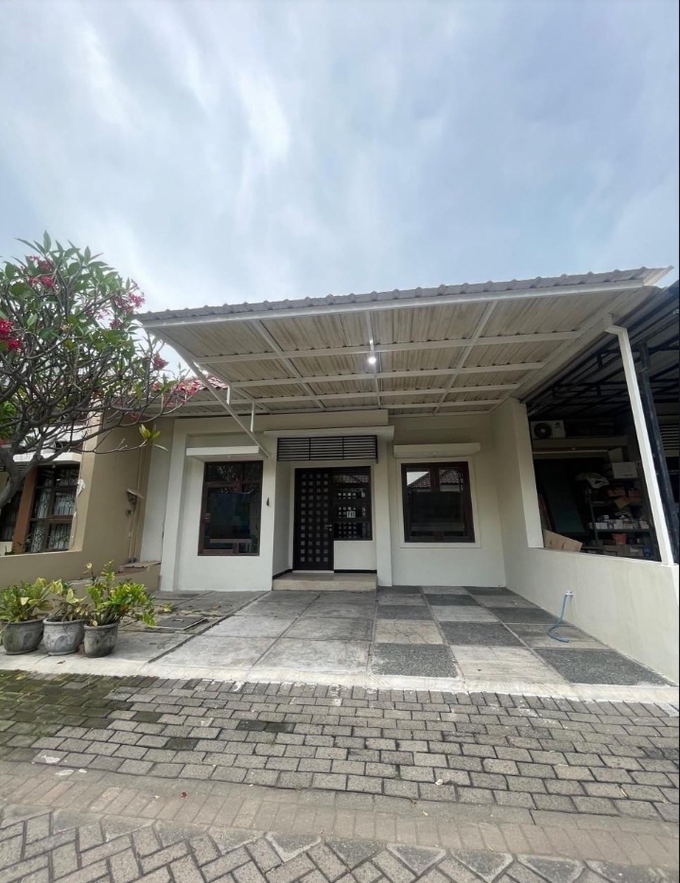 Rumah Disewakan - Royal Ketintang Regency