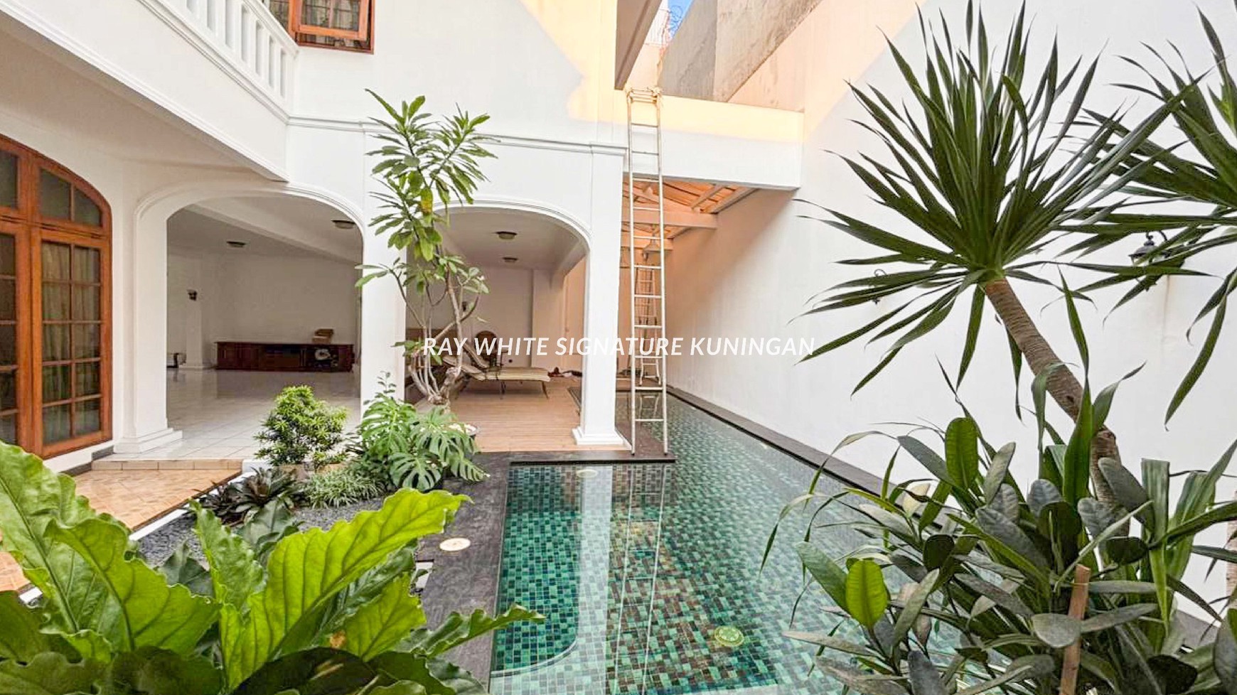 Luxury Home for Rent at Jl Blitar Menteng