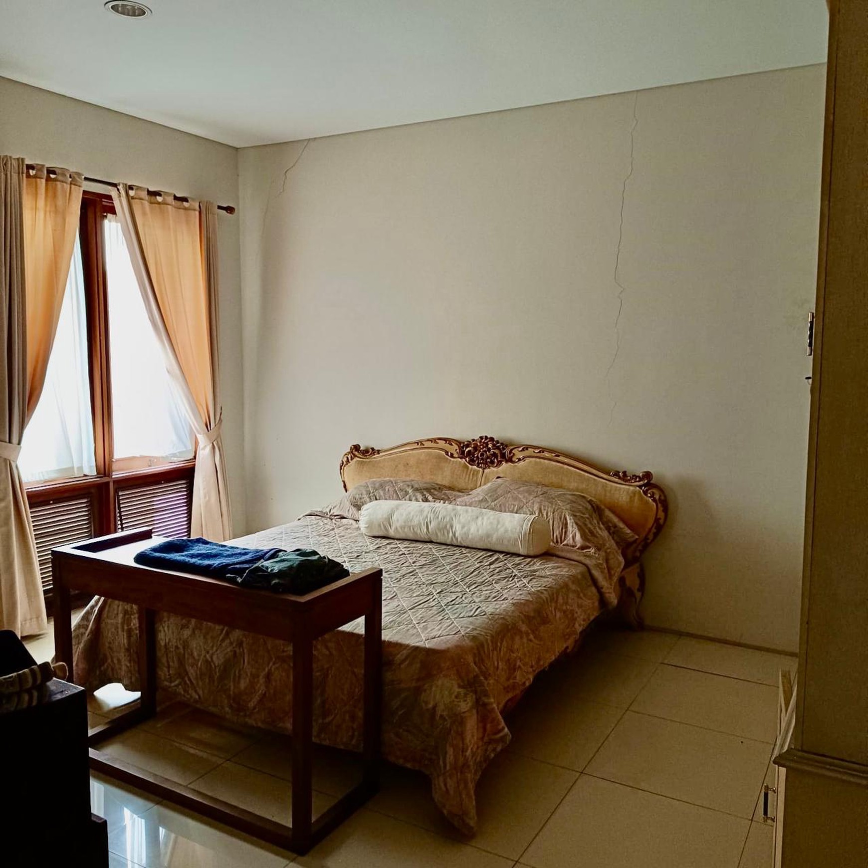 Rumah HOOK 2 Lantai Siap Huni dengan Hunian Nyaman dan Asri @Ciputat