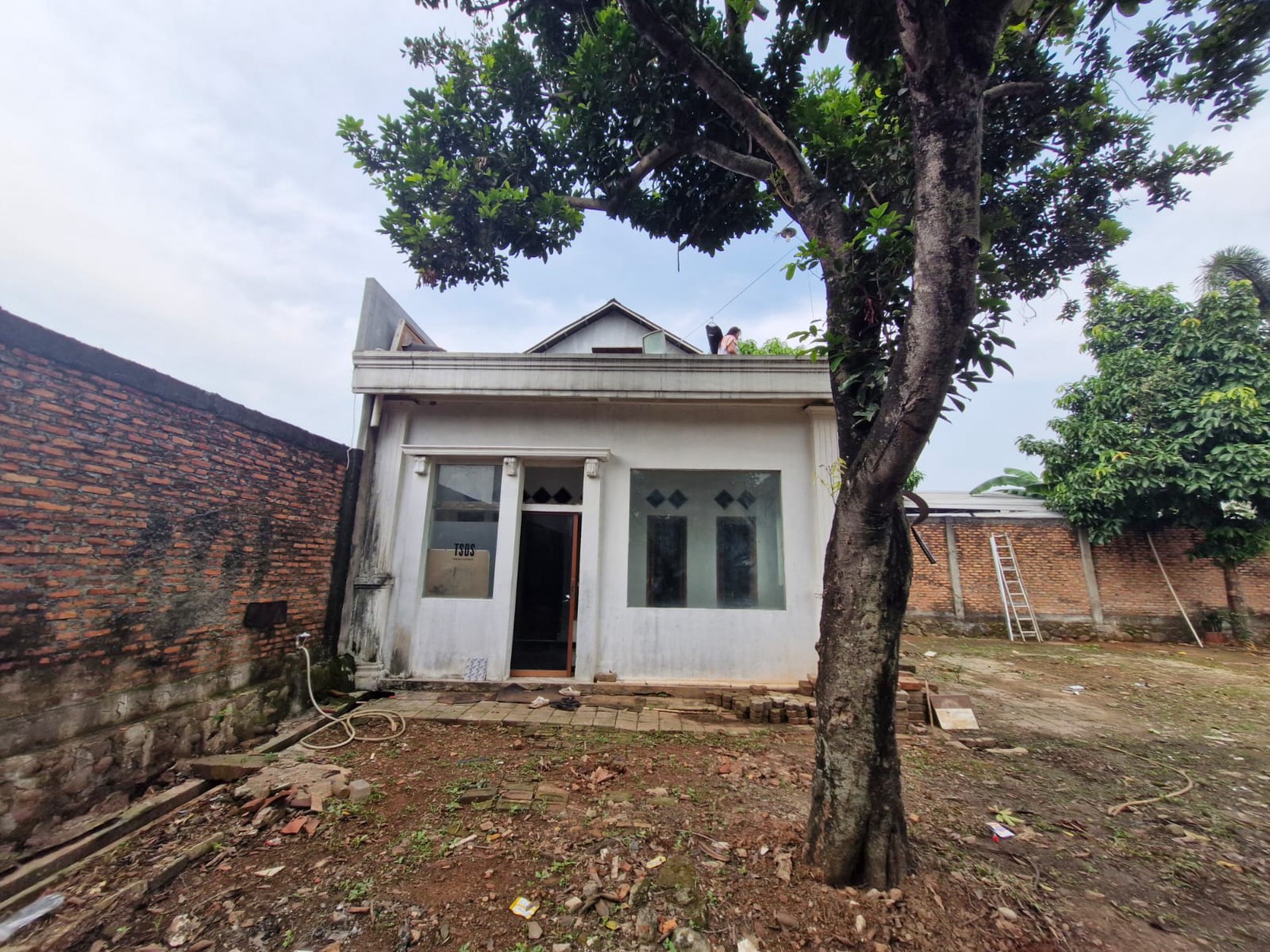 Di jual Rumah dan tanah lokasi di Jl Legok Jatiasih Bekasi Jawa Barat