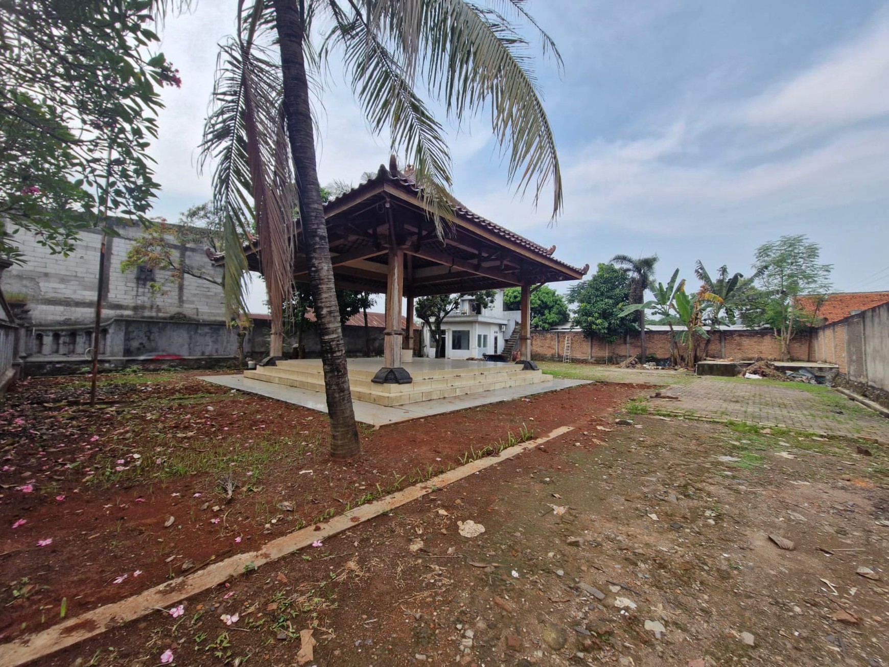 Di jual Rumah dan tanah lokasi di Jl Legok Jatiasih Bekasi Jawa Barat