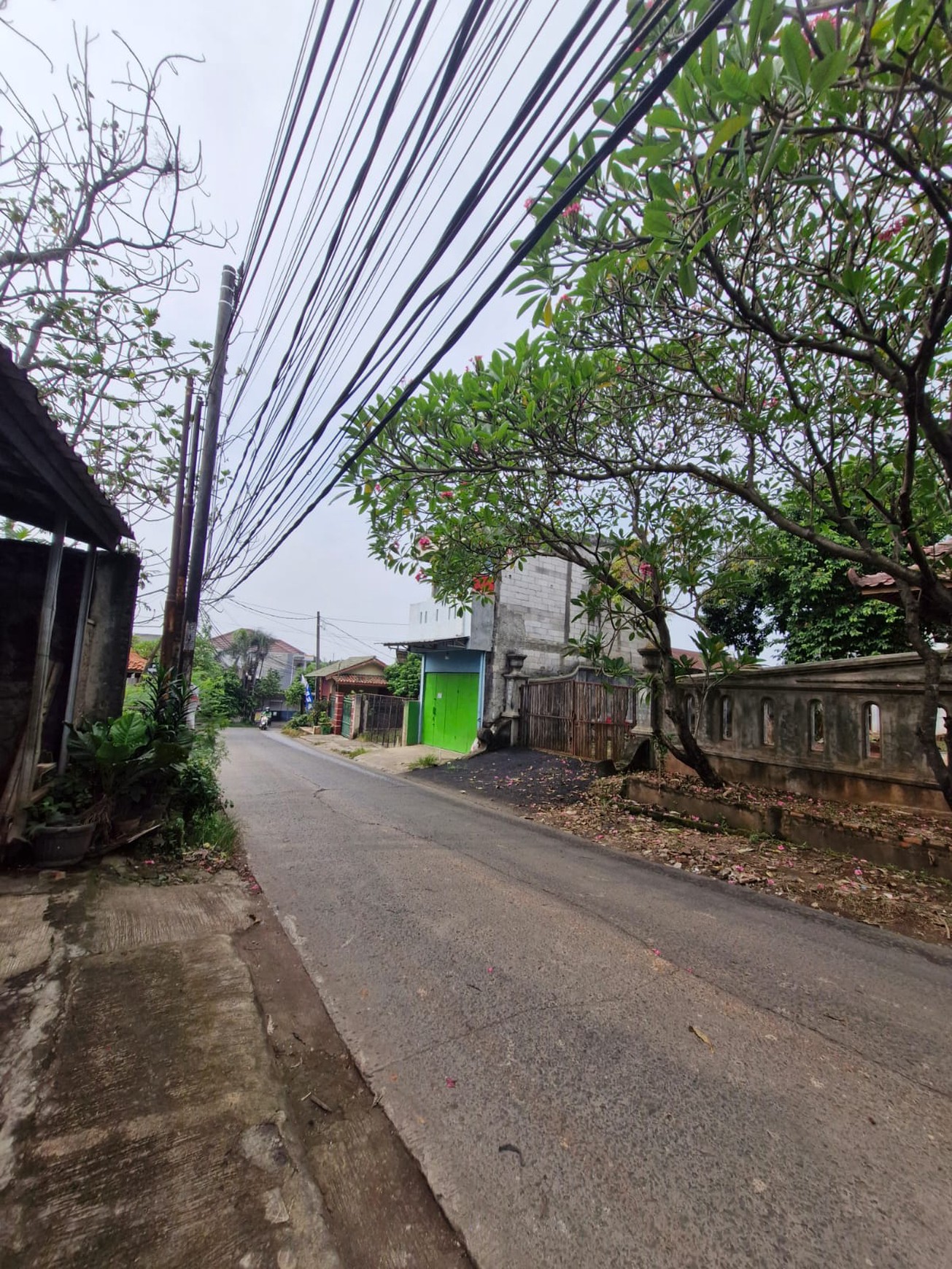 Di jual Rumah dan tanah lokasi di Jl Legok Jatiasih Bekasi Jawa Barat