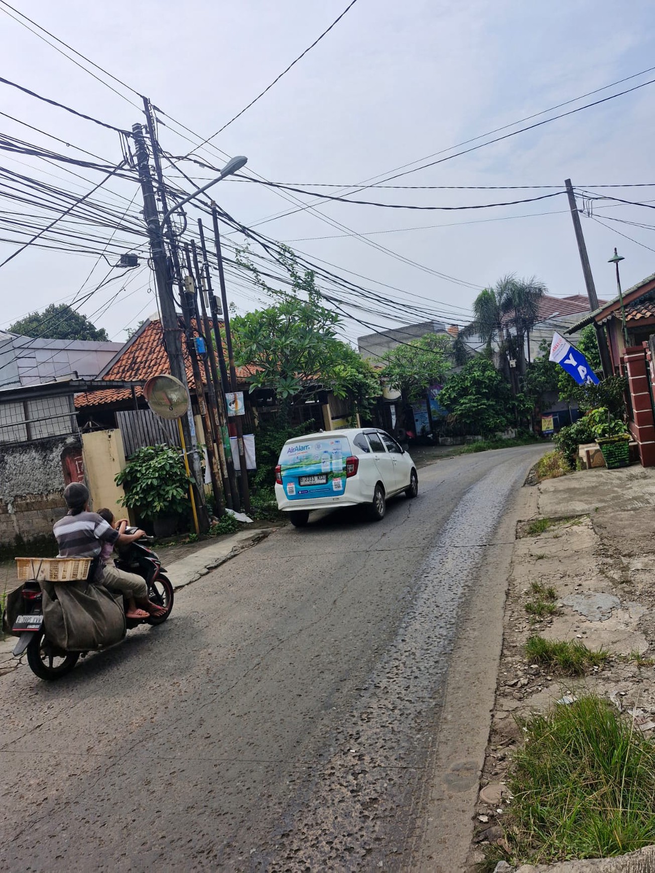 Di jual Rumah dan tanah lokasi di Jl Legok Jatiasih Bekasi Jawa Barat