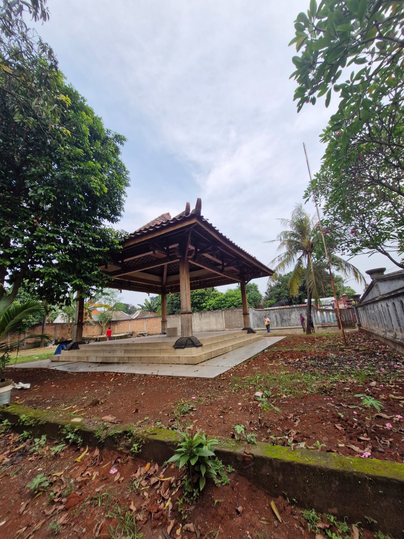 Di jual Rumah dan tanah lokasi di Jl Legok Jatiasih Bekasi Jawa Barat