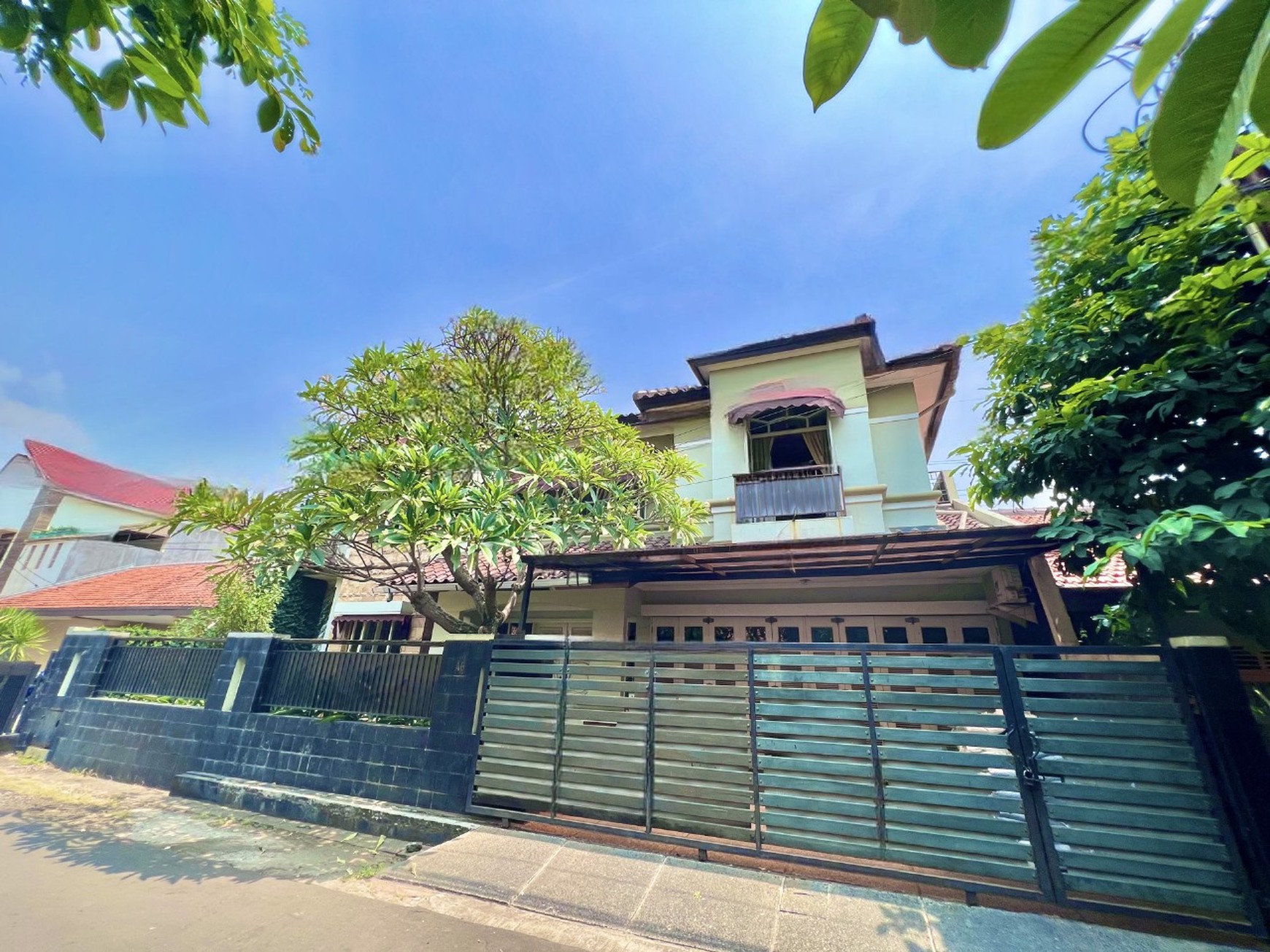 Rumah Bagus Terawat, Semi Furnished, Siap huni di Jakarta Pusat