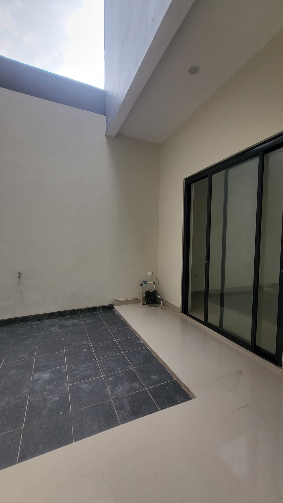 Rumah Baru Minimalis 2 Lantai Di Regency Melati Mas Serpong Dekat Tol