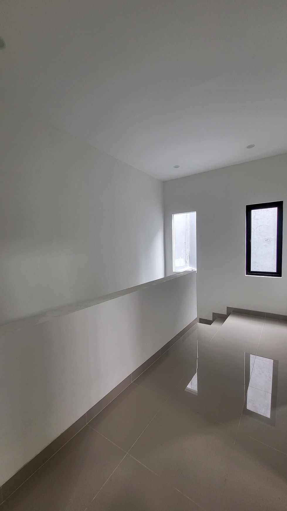 Rumah Baru Minimalis 2 Lantai Di Regency Melati Mas Serpong Dekat Tol