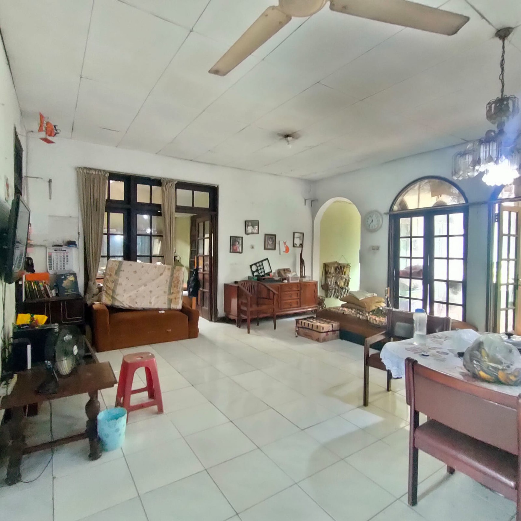 Di jual Rumah Tua   di Jl Pangkalan Jati  Cinere Jakarta selatan