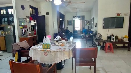 Di jual Rumah Tua  Lokasi di Jl Pangkalan Jati  Cinere Jakarta selatan