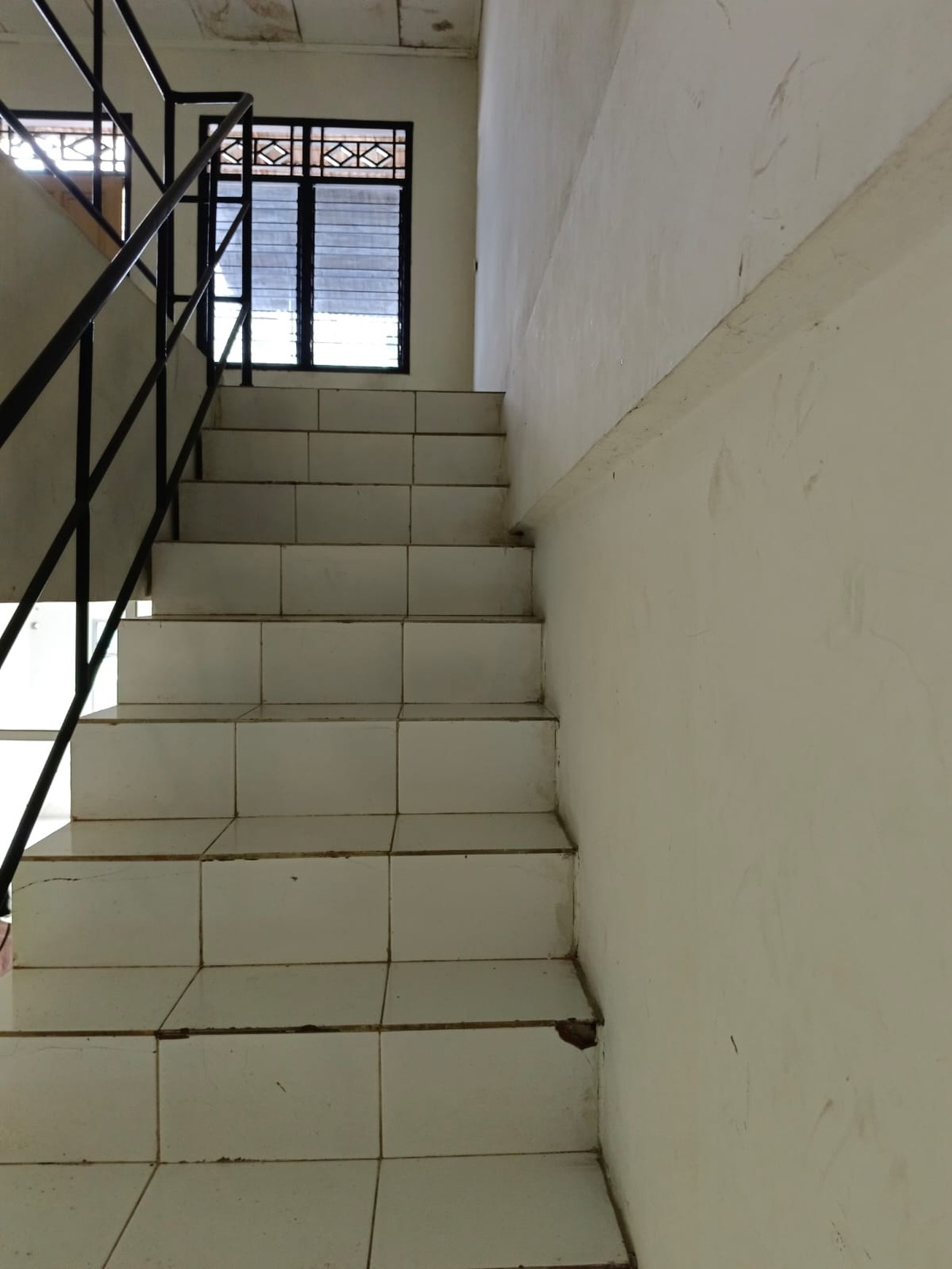 Dijual rumah di JL. Palem raya - Perum karawaci Tangerang