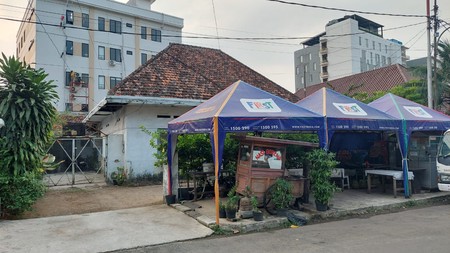 JL. padang - manggarai - Jakarta Selatan 