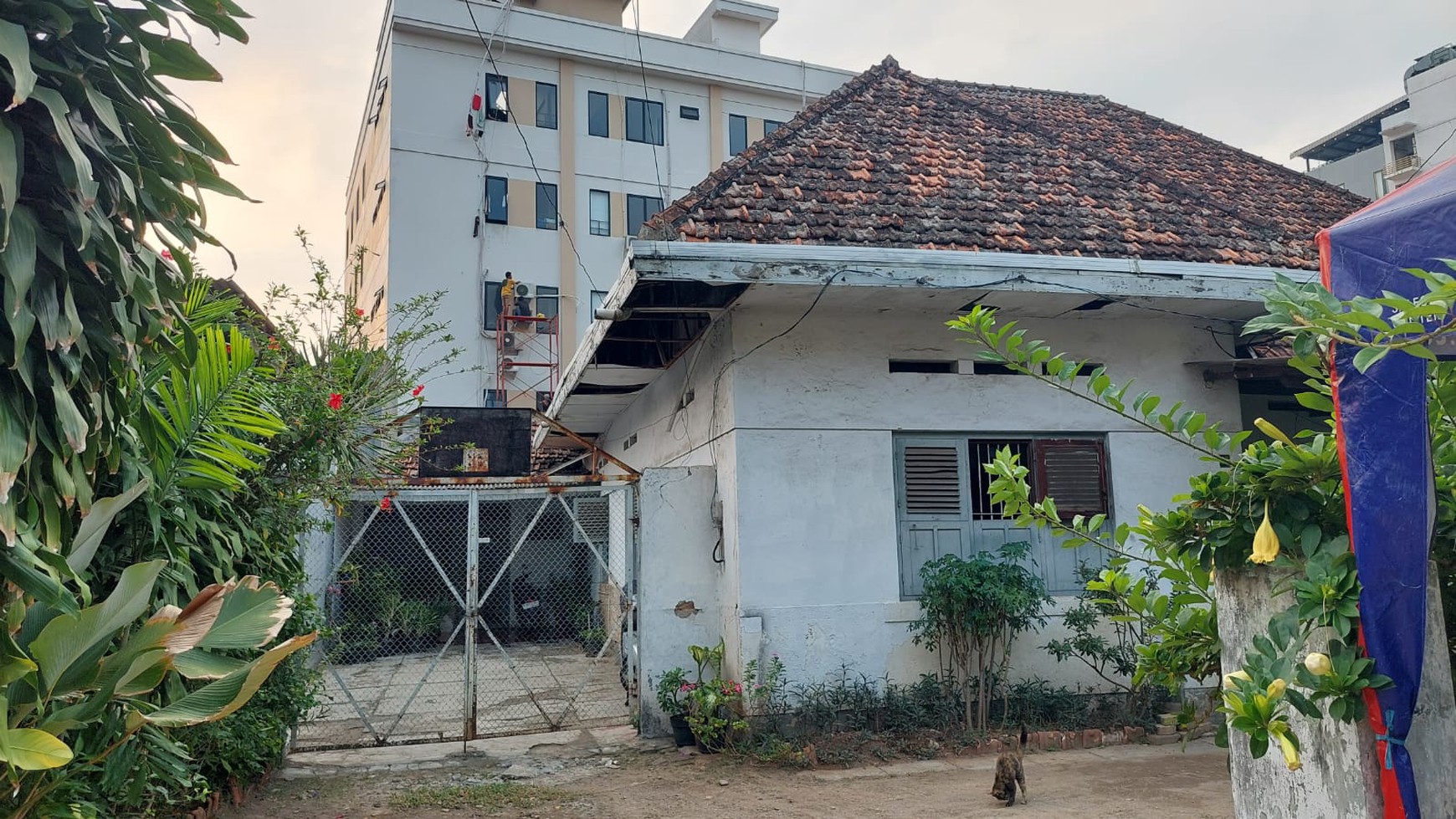 JL. padang - manggarai - Jakarta Selatan 