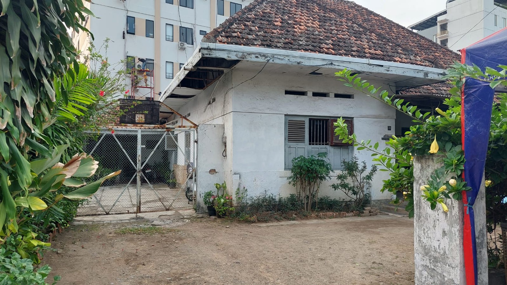 JL. padang - manggarai - Jakarta Selatan 