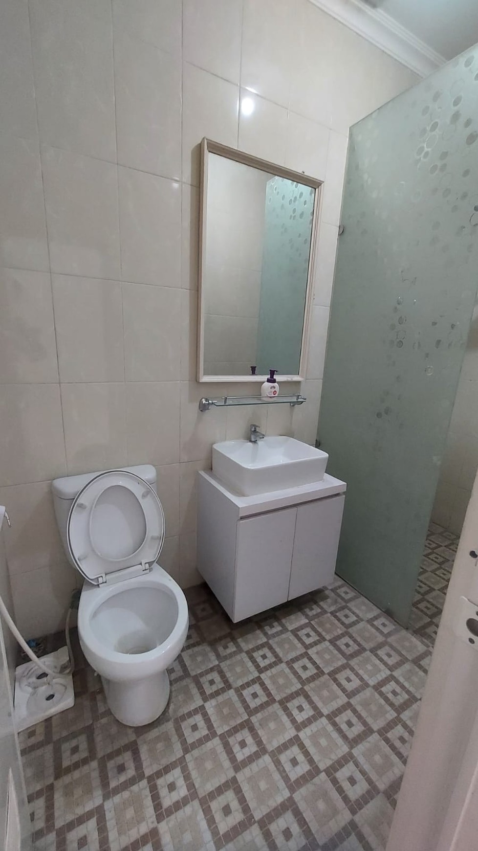 Rumah 1 Lantai Siap Pakai di Sukolilo - Bonus AC & Perabot, Akses Luas 3 Mobil