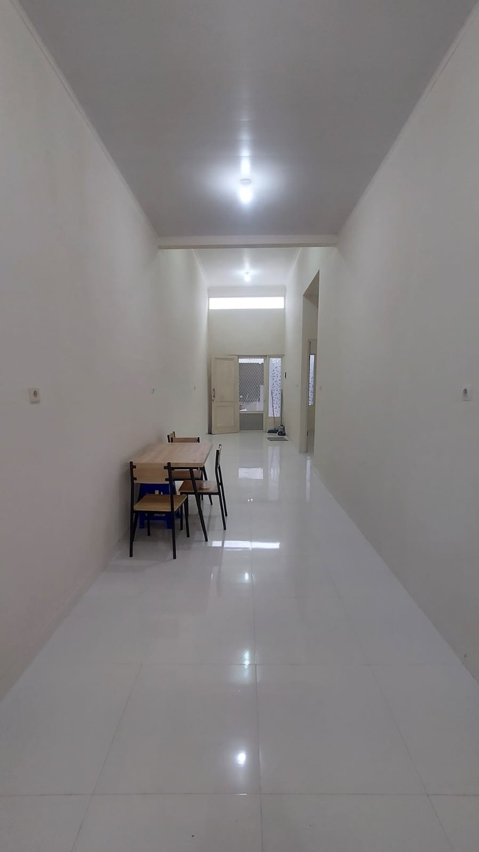 Rumah 1 Lantai Siap Pakai di Sukolilo - Bonus AC & Perabot, Akses Luas 3 Mobil