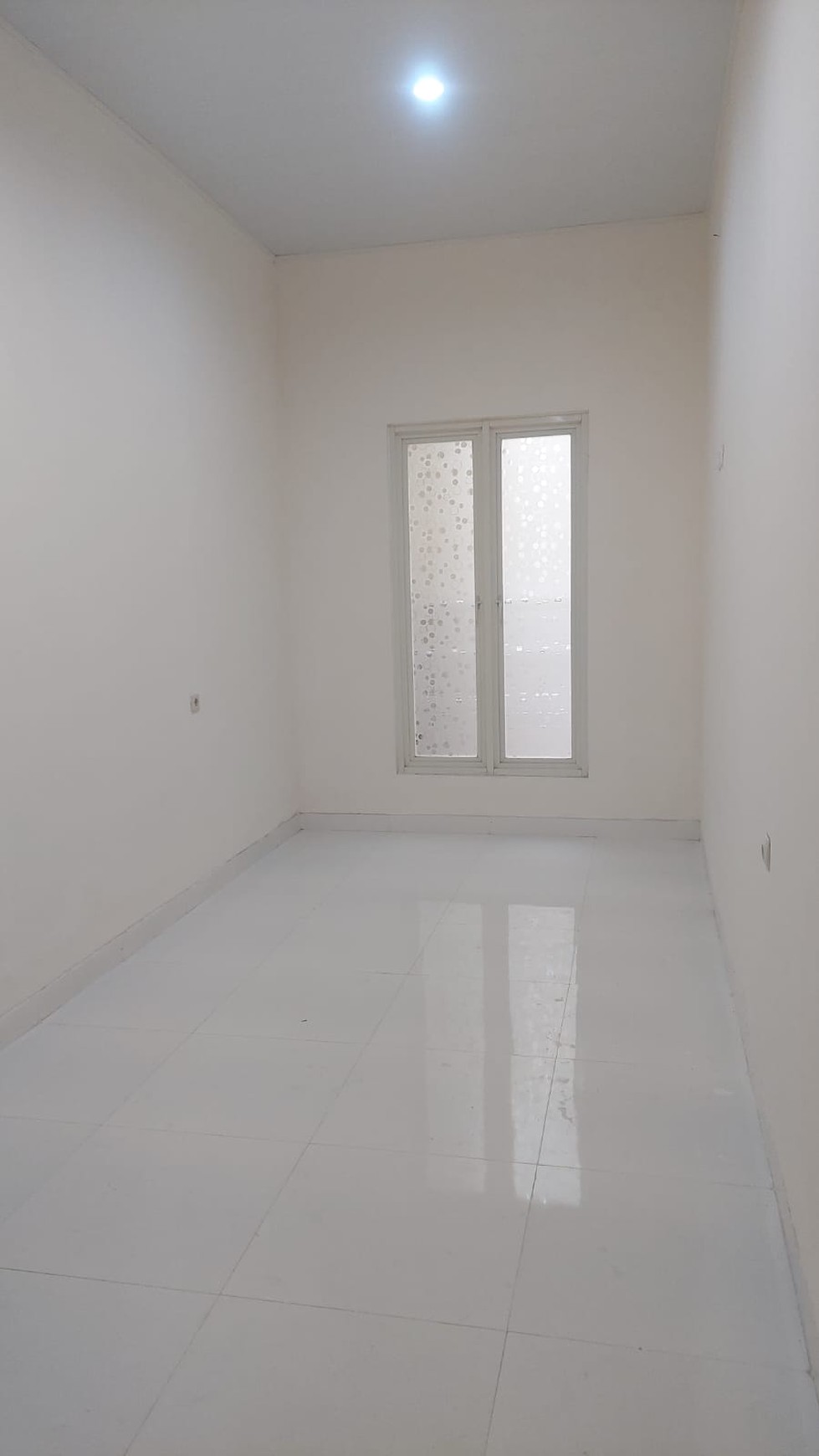 Rumah 1 Lantai Siap Pakai di Sukolilo - Bonus AC & Perabot, Akses Luas 3 Mobil