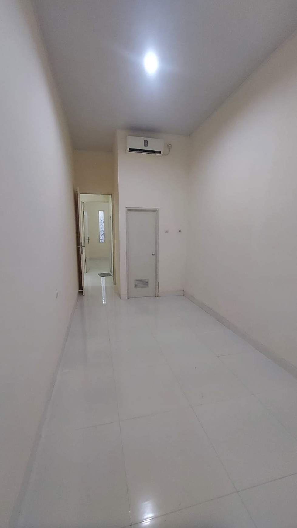 Rumah 1 Lantai Siap Pakai di Sukolilo - Bonus AC & Perabot, Akses Luas 3 Mobil