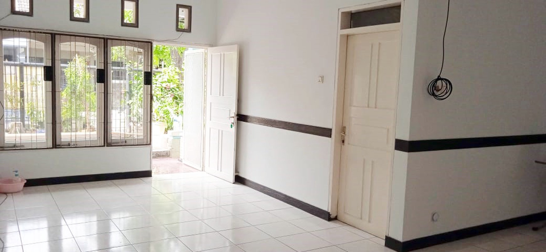 Rumah di Kutisari Indah Utara, Bagus + Terawat, Row Jalan Lebar, Siap Huni
