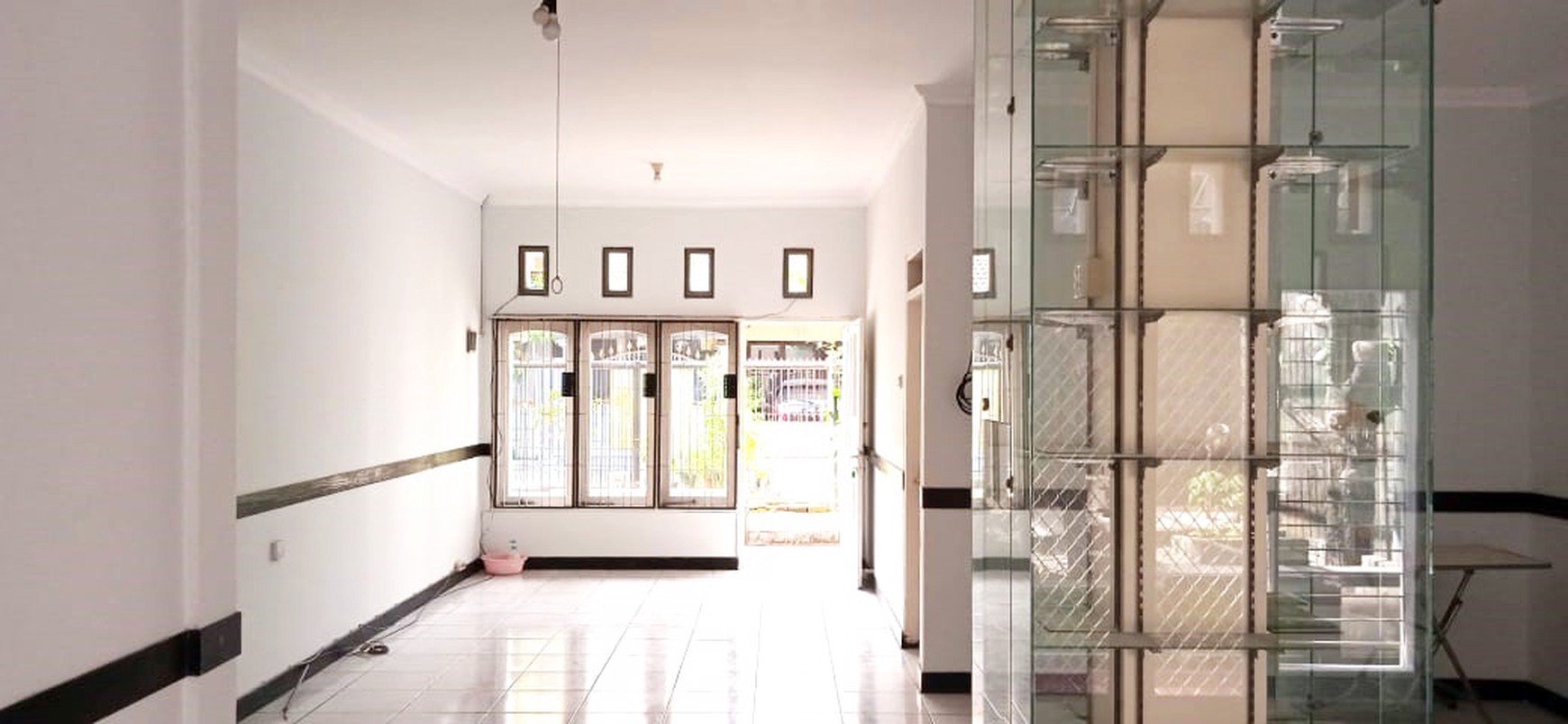 Rumah di Kutisari Indah Utara, Bagus + Terawat, Row Jalan Lebar, Siap Huni
