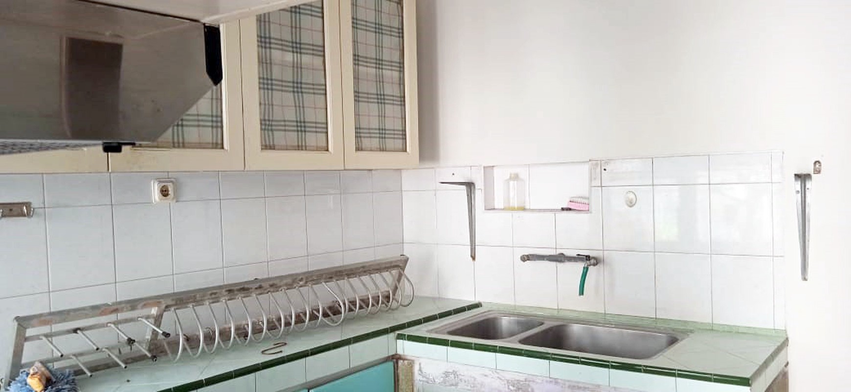 Rumah di Kutisari Indah Utara, Bagus + Terawat, Row Jalan Lebar, Siap Huni