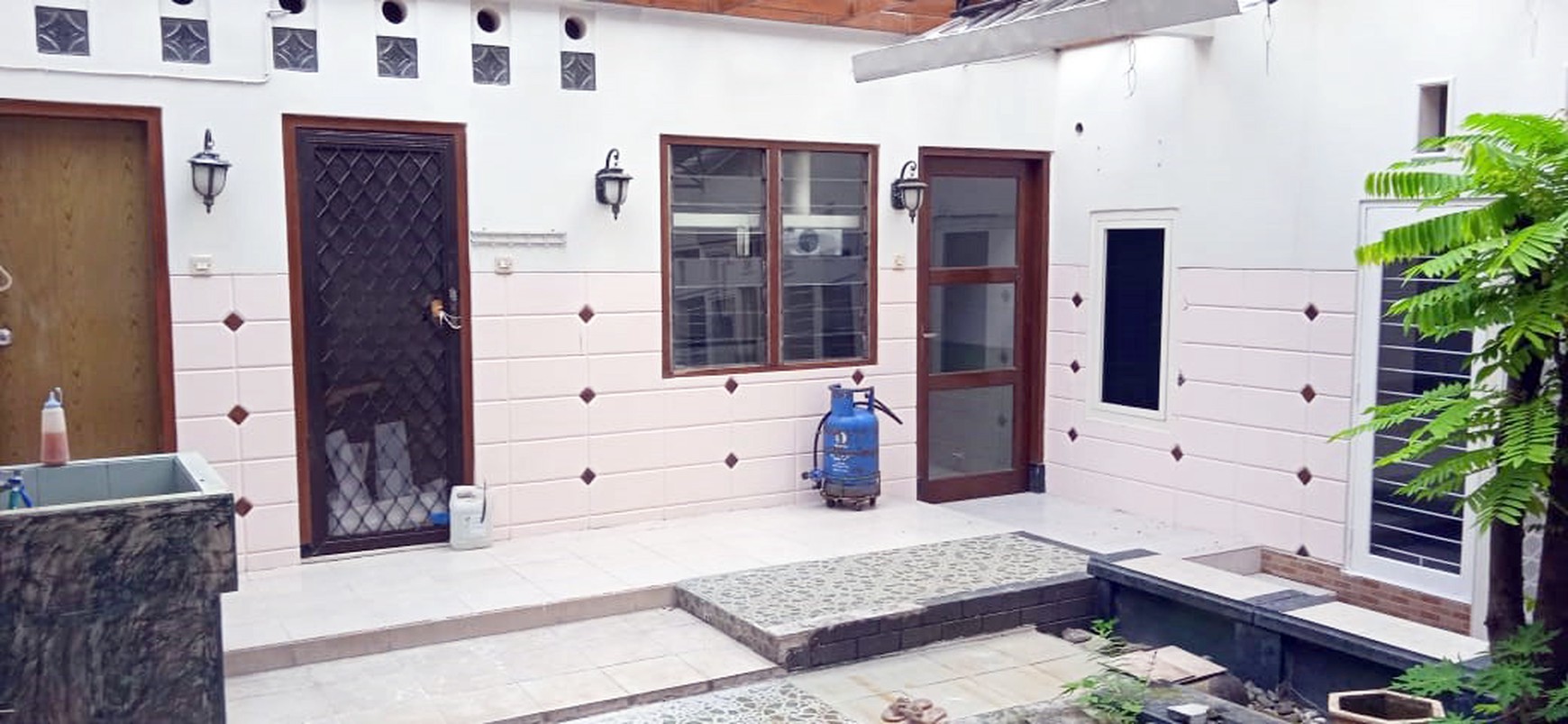 Rumah di Kutisari Indah Utara, Bagus + Terawat, Row Jalan Lebar, Siap Huni