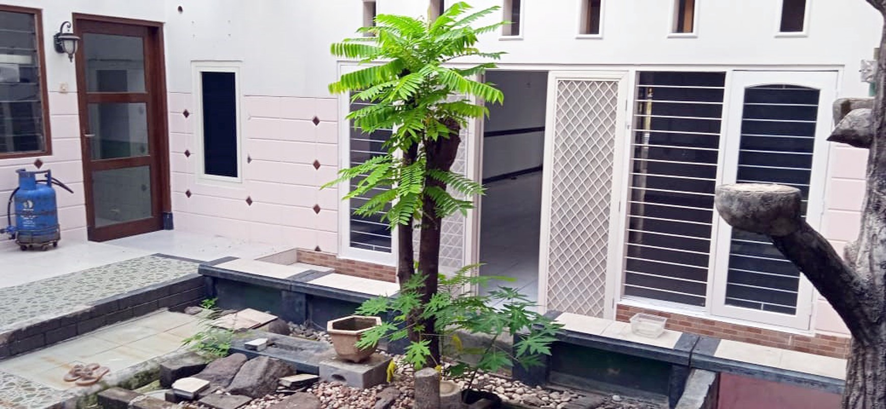Rumah di Kutisari Indah Utara, Bagus + Terawat, Row Jalan Lebar, Siap Huni