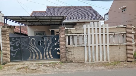 Dijual Rumah murah Pinggir jalan utama  besar