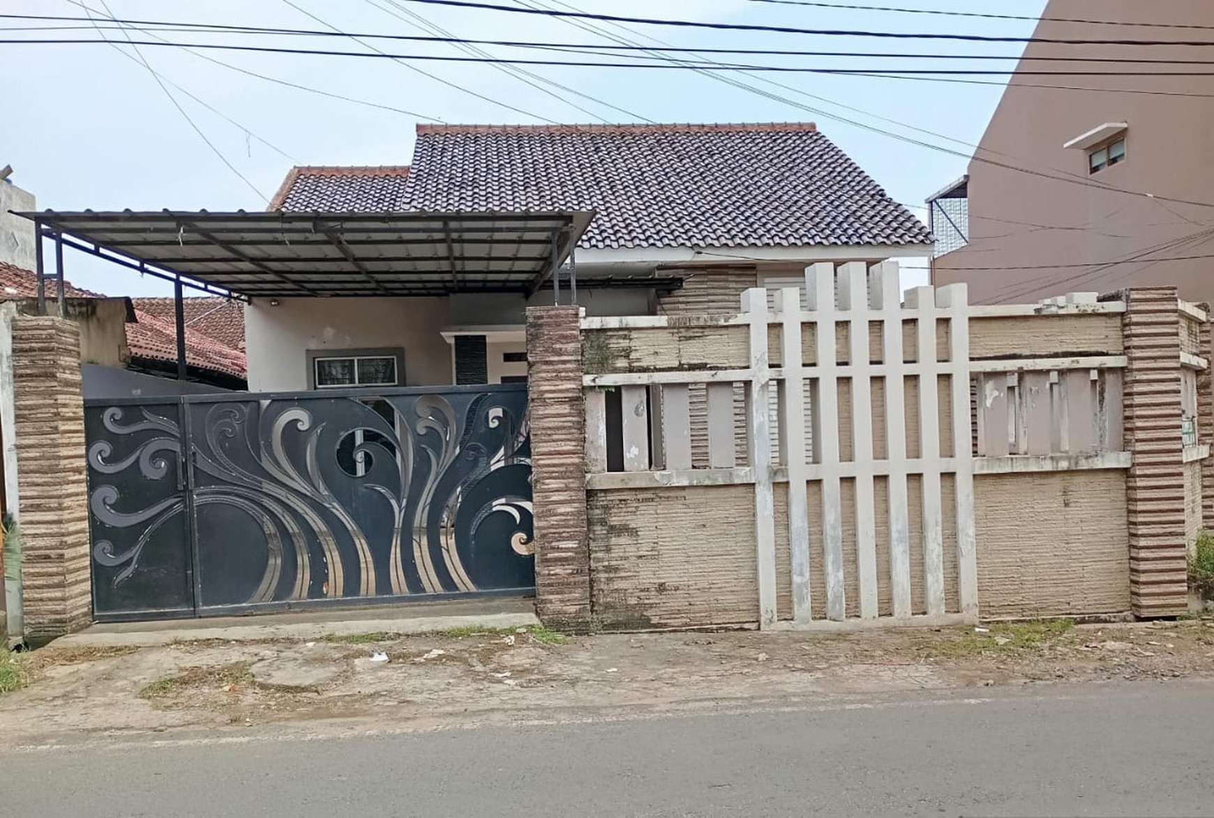 Dijual Rumah murah Pinggir jalan utama besar
