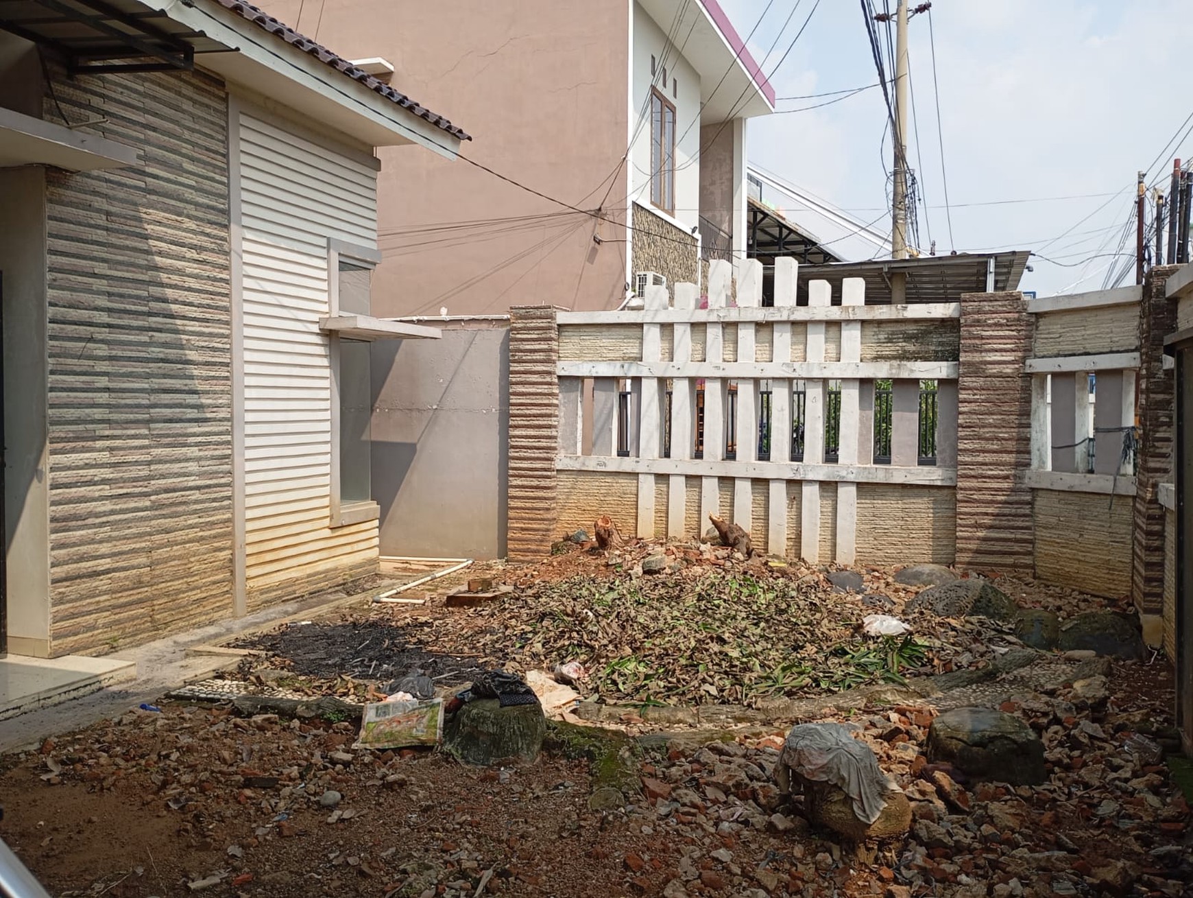 Dijual Rumah murah Pinggir jalan utama besar