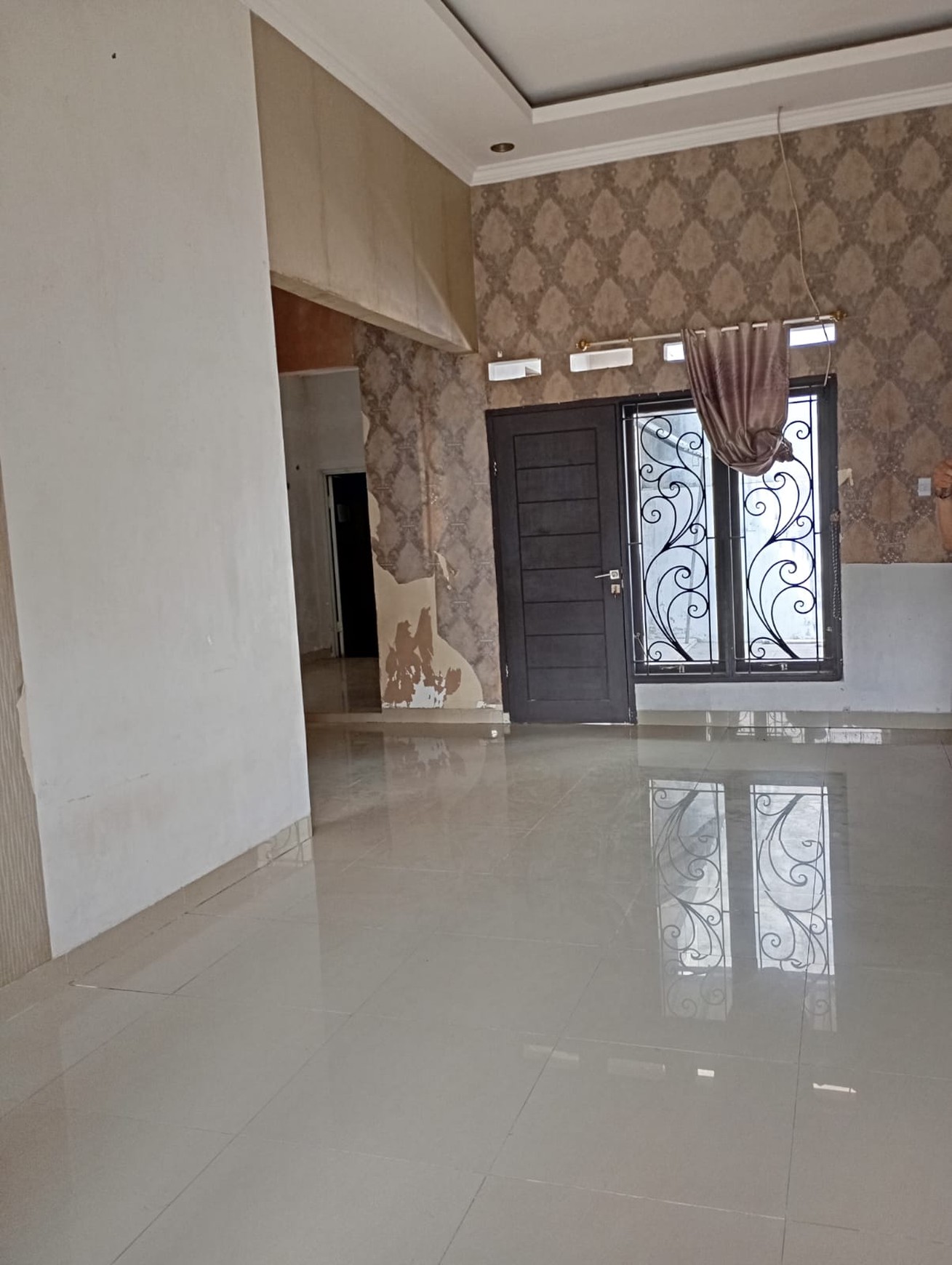 Dijual Rumah murah Pinggir jalan utama besar