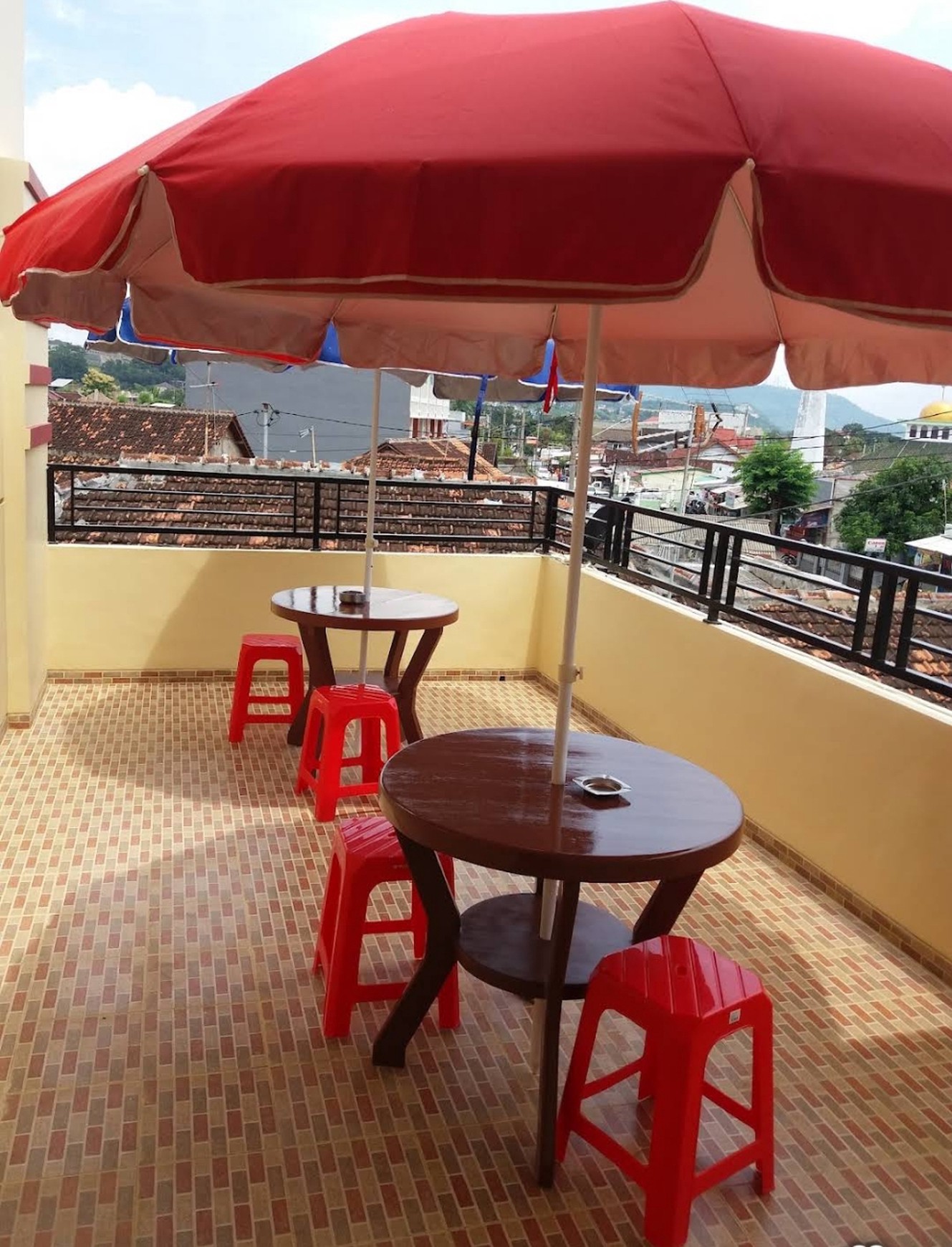 Dijual Hotel atau Red Doorz di tengah kota Bandar Lampung