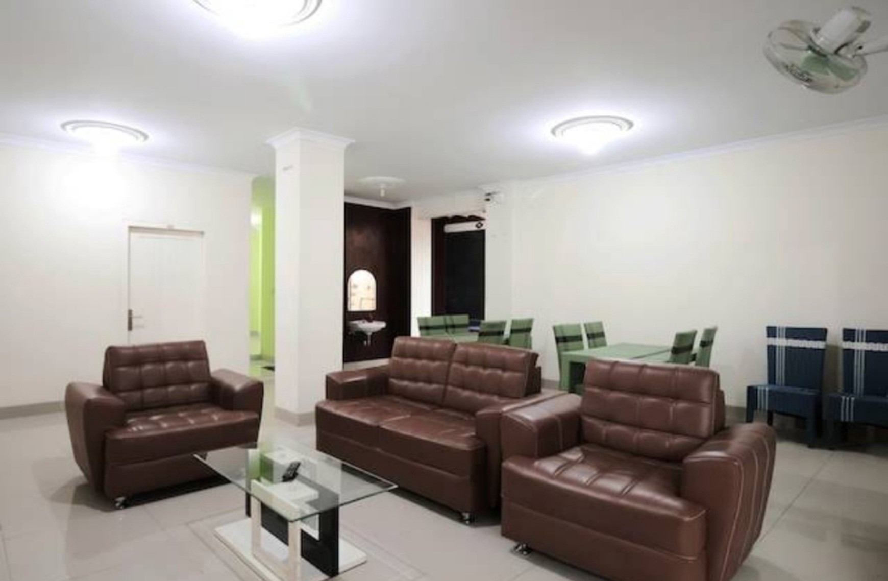 Dijual Hotel atau Red Doorz di tengah kota Bandar Lampung