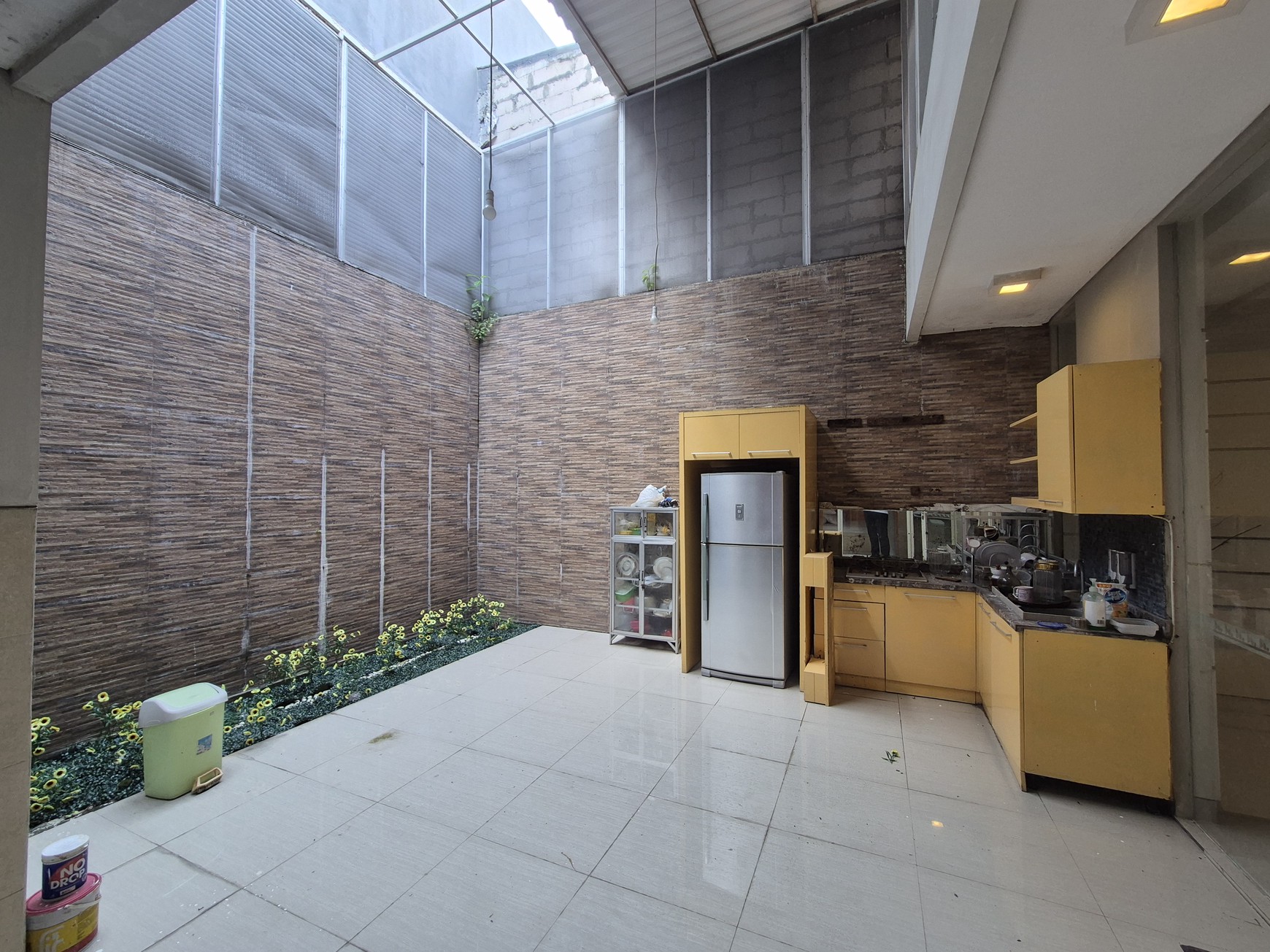 DIJUAL RUMAH MODERN MINIMALIS SIAP HUNI MALIBU BEACH, PAKUWON CITY