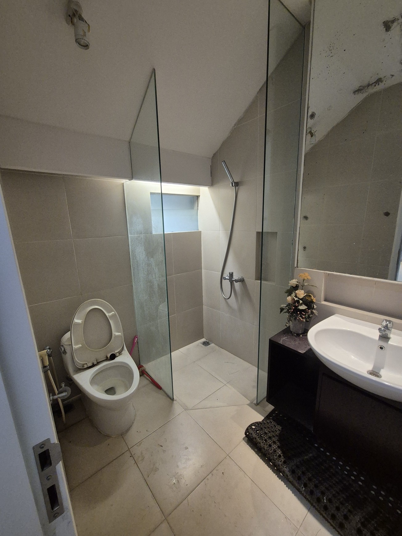 DIJUAL RUMAH MODERN MINIMALIS SIAP HUNI MALIBU BEACH, PAKUWON CITY