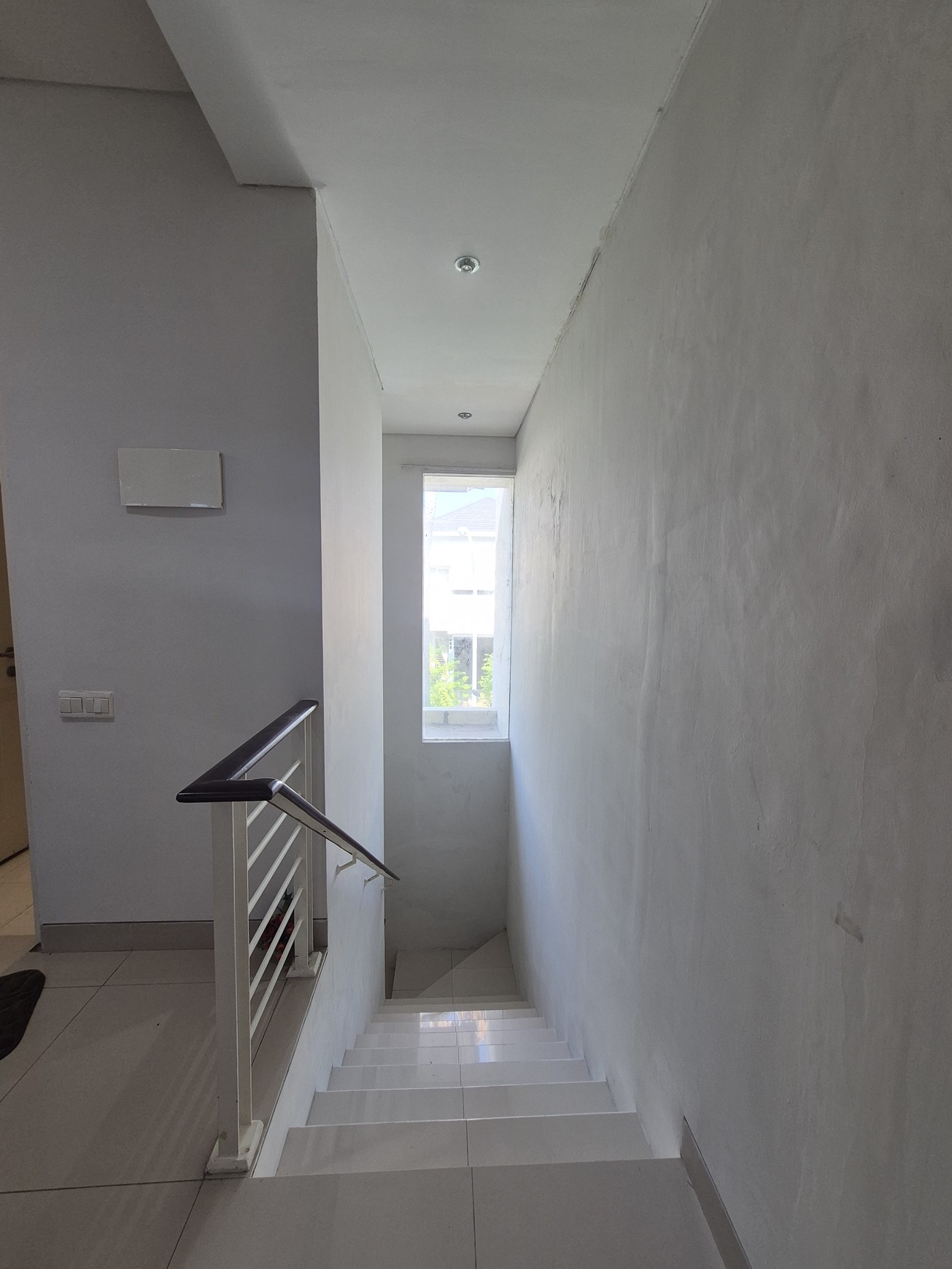 DIJUAL RUMAH MODERN MINIMALIS SIAP HUNI MALIBU BEACH, PAKUWON CITY