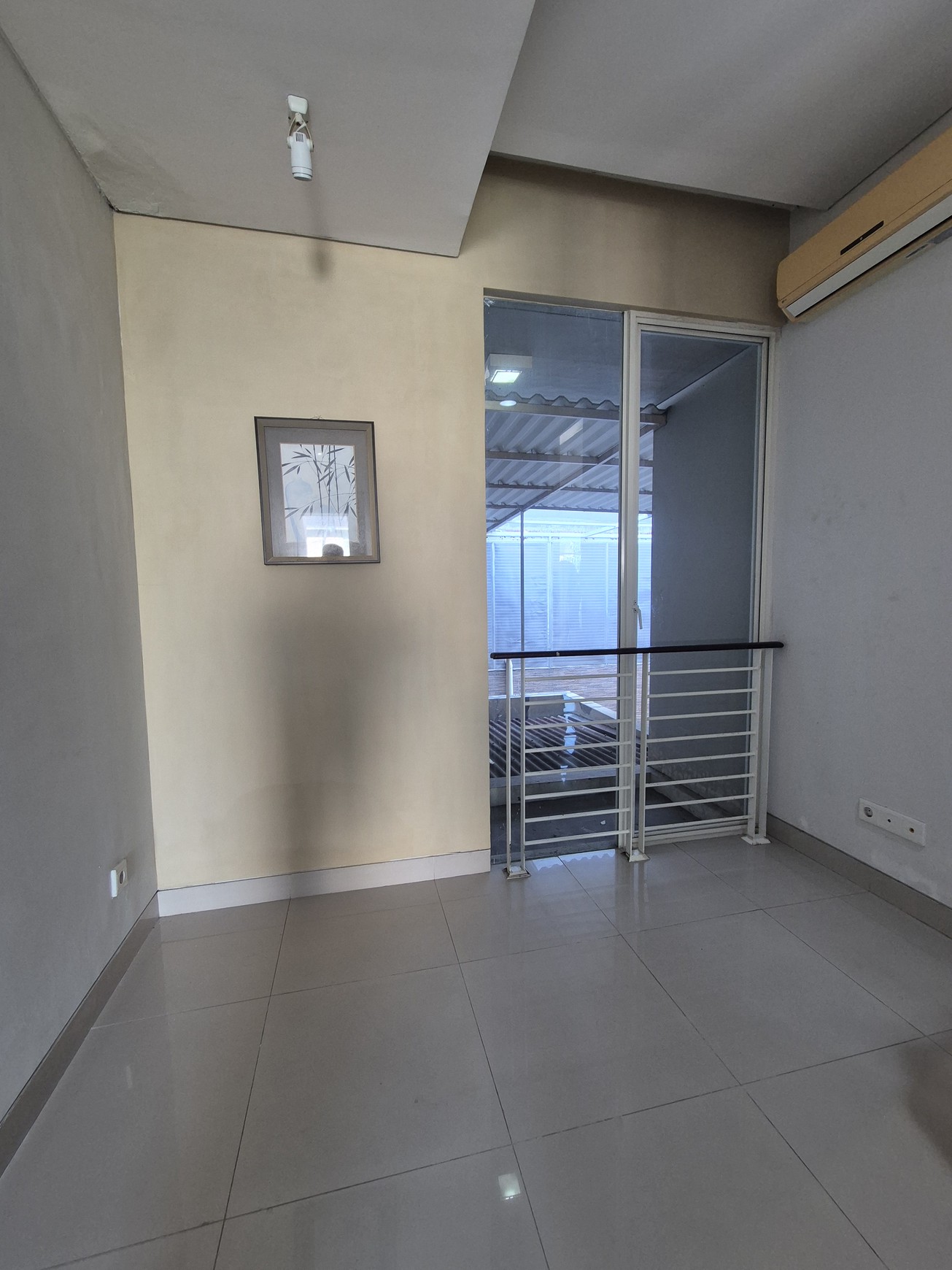 DIJUAL RUMAH MODERN MINIMALIS SIAP HUNI MALIBU BEACH, PAKUWON CITY