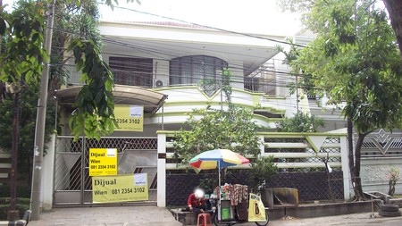 Rumah di Dharmahusada Indah Surabaya Timur, 2 Lantai, Siap Huni