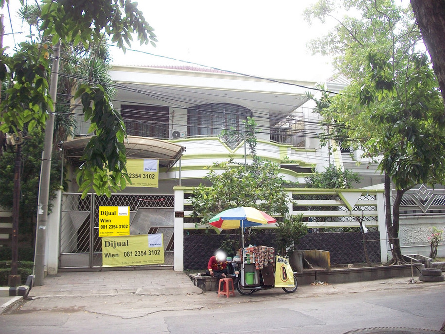 Rumah di Dharmahusada Indah Surabaya Timur, 2 Lantai, Siap Huni