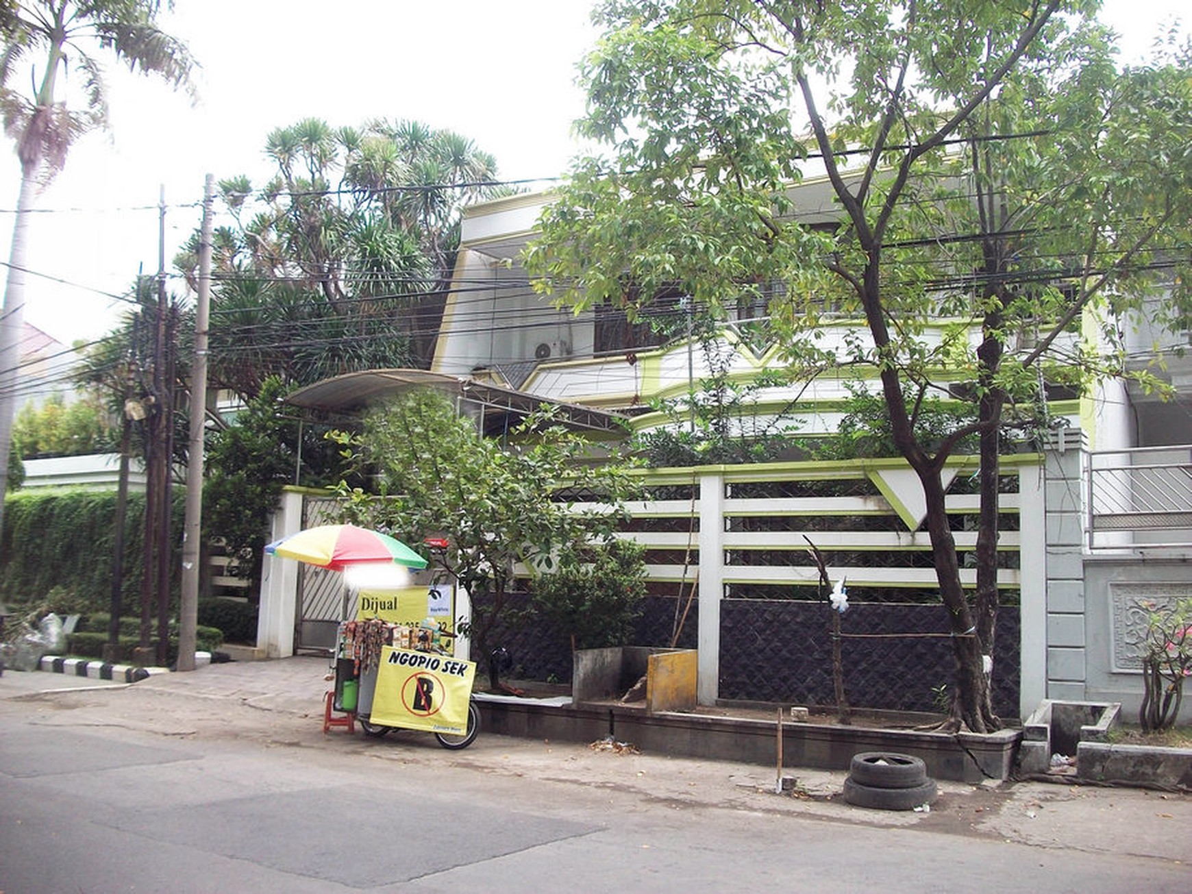 Rumah di Dharmahusada Indah Surabaya Timur, 2 Lantai, Siap Huni