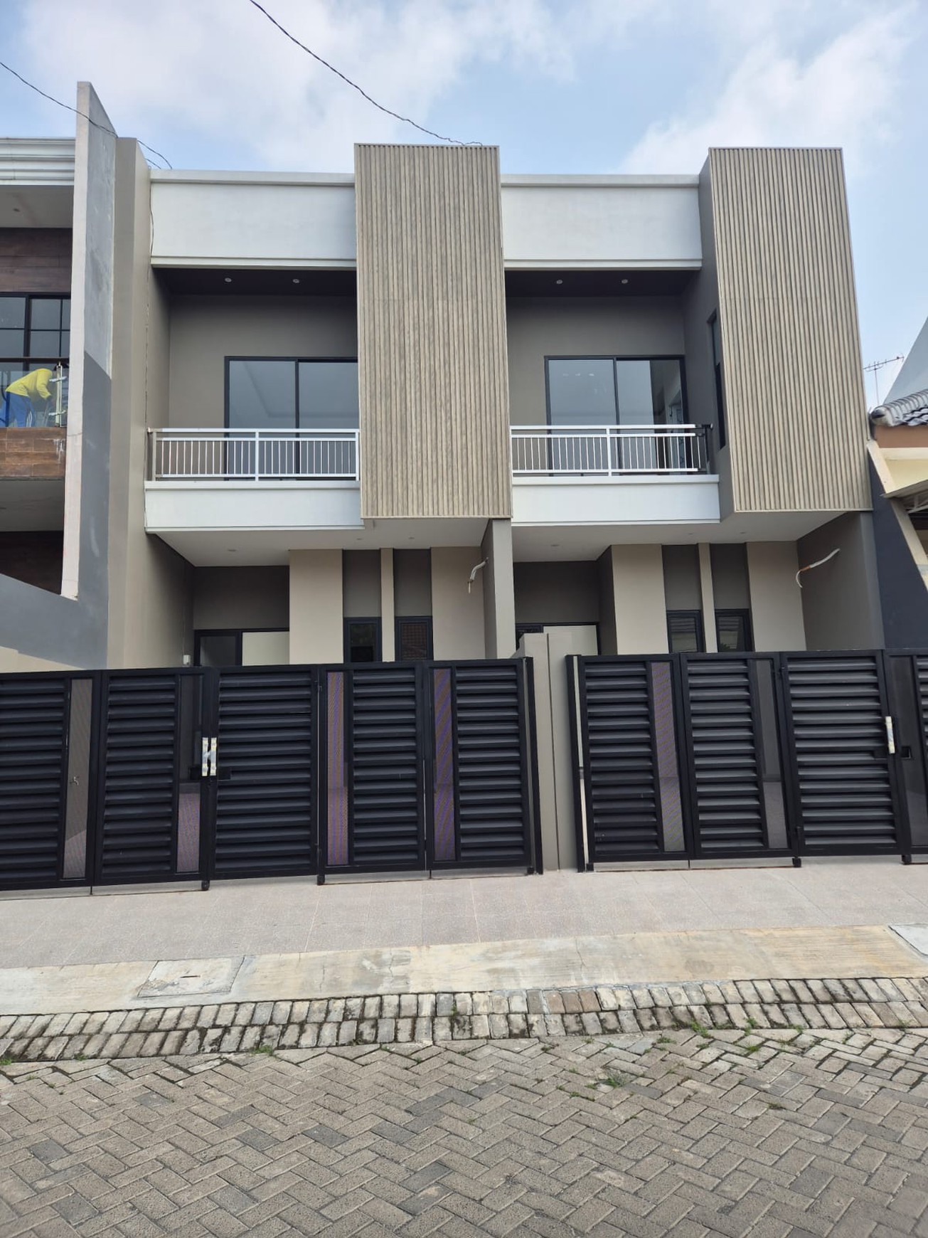 DIJUAL 2 RUMAH KEMBAR BARU SIAP HUNI VILLA KALIJUDAN INDAH, Surabaya Timur
