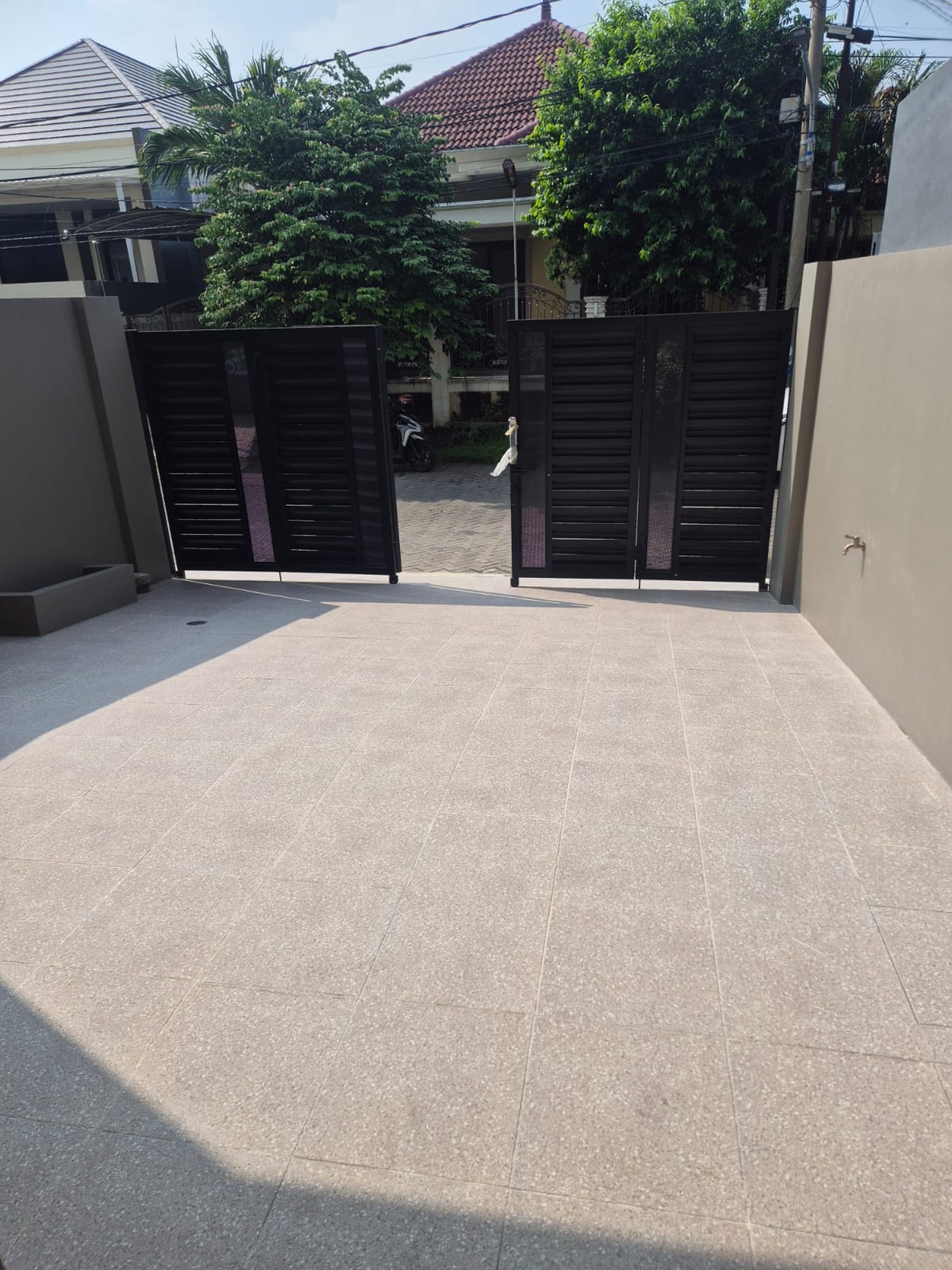 DIJUAL 2 RUMAH KEMBAR BARU SIAP HUNI VILLA KALIJUDAN INDAH, Surabaya Timur