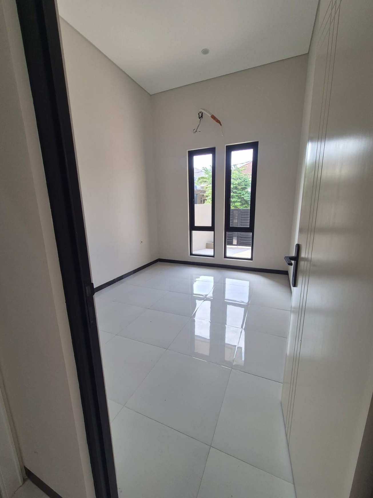 DIJUAL 2 RUMAH KEMBAR BARU SIAP HUNI VILLA KALIJUDAN INDAH, Surabaya Timur